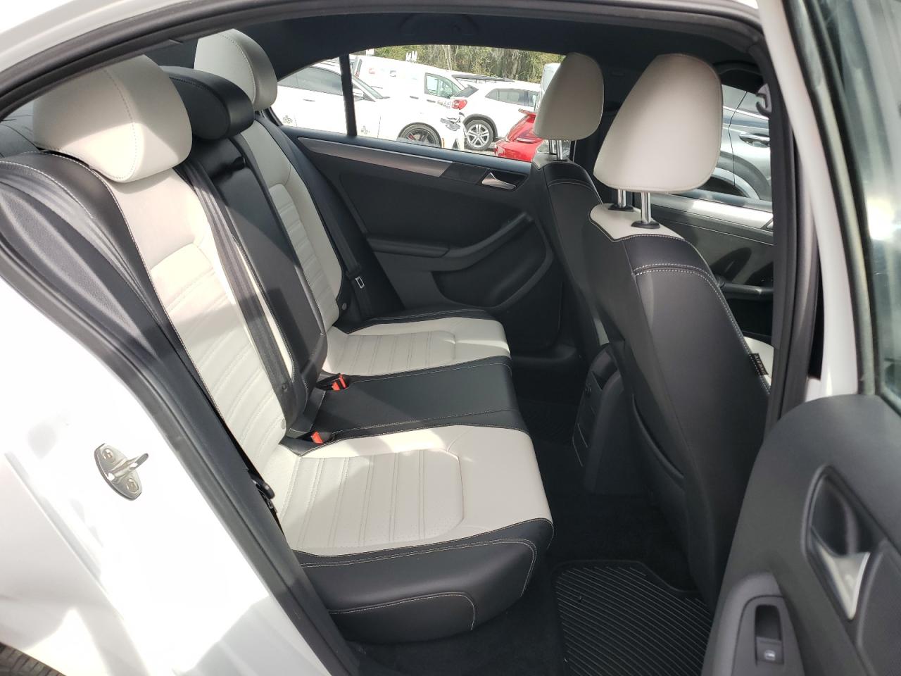 2016 Volkswagen Jetta - Image 10