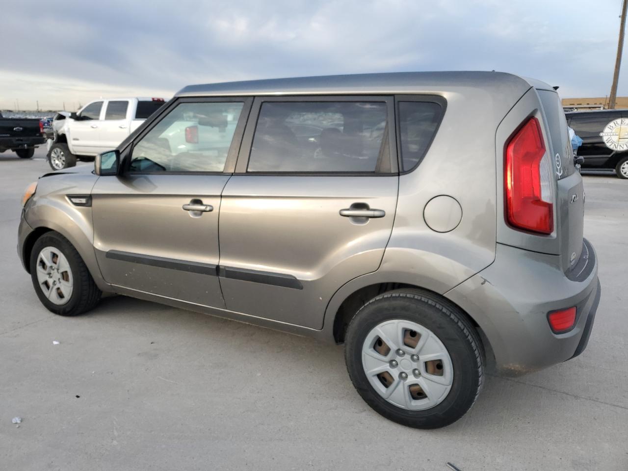 VIN KNDJT2A55D7605937 2013 KIA SOUL no.2