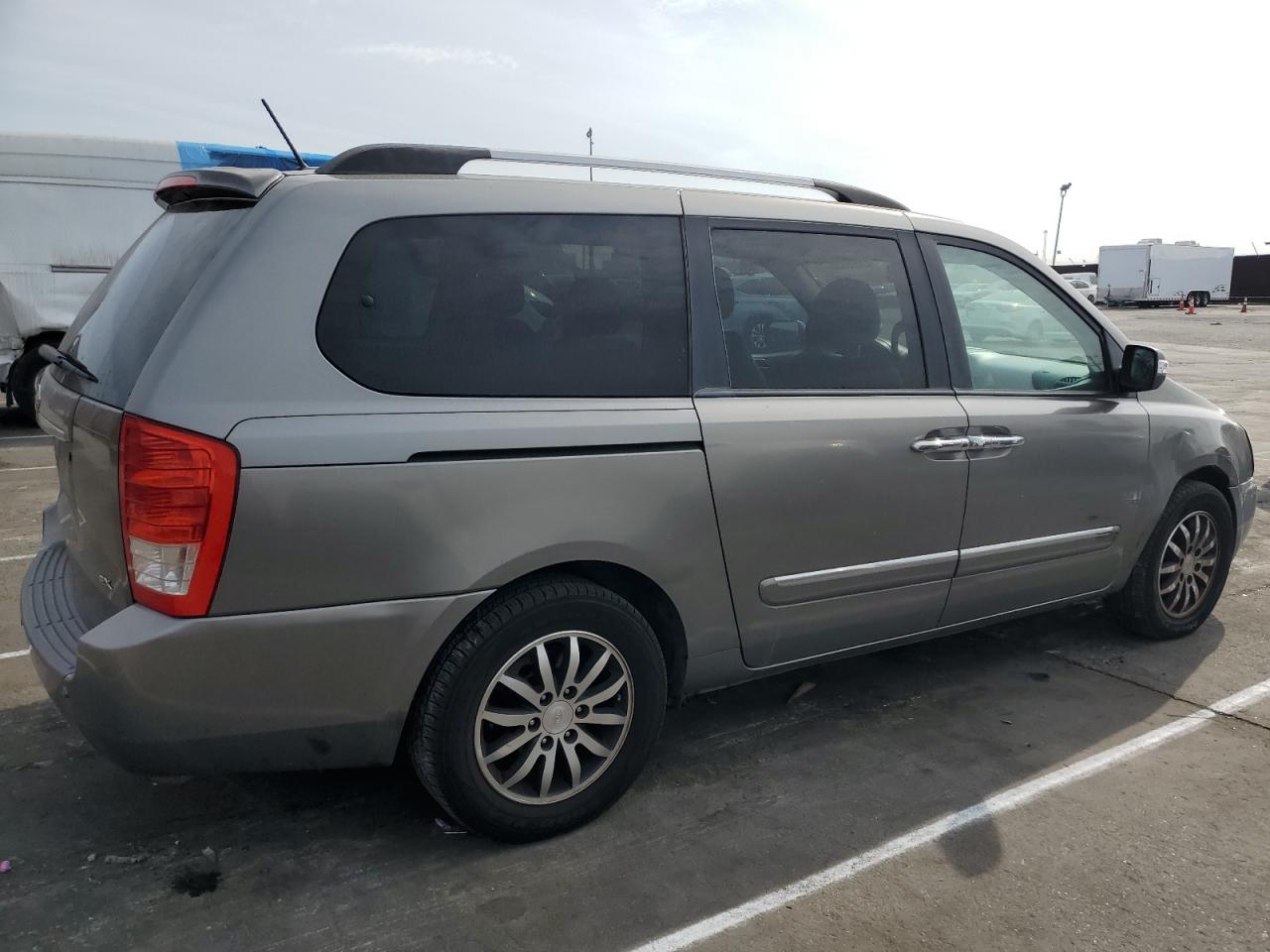 2011 Kia Sedona - Image 3