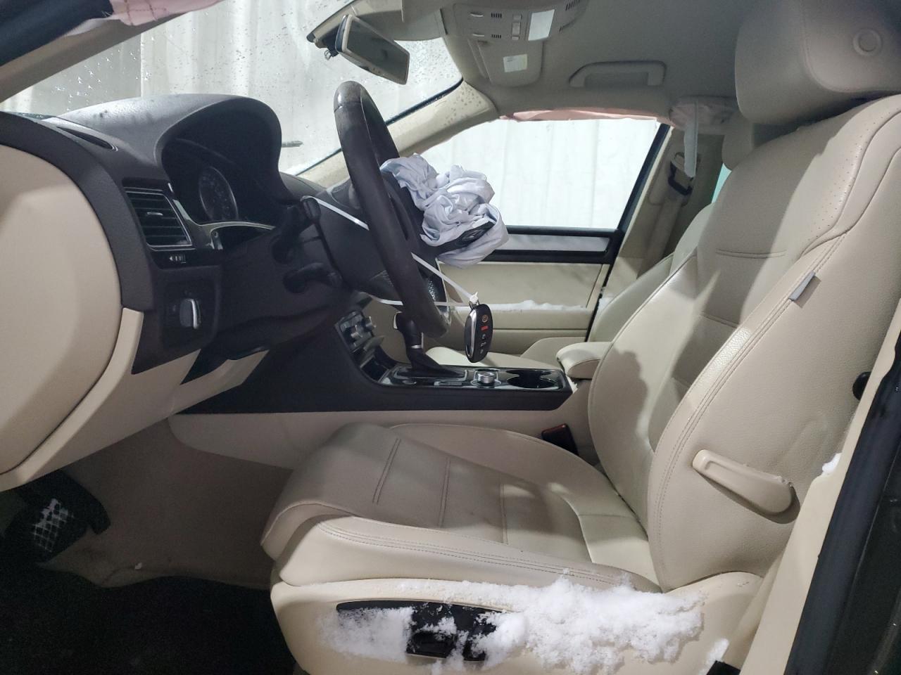2016 Volkswagen Touareg - Image 7