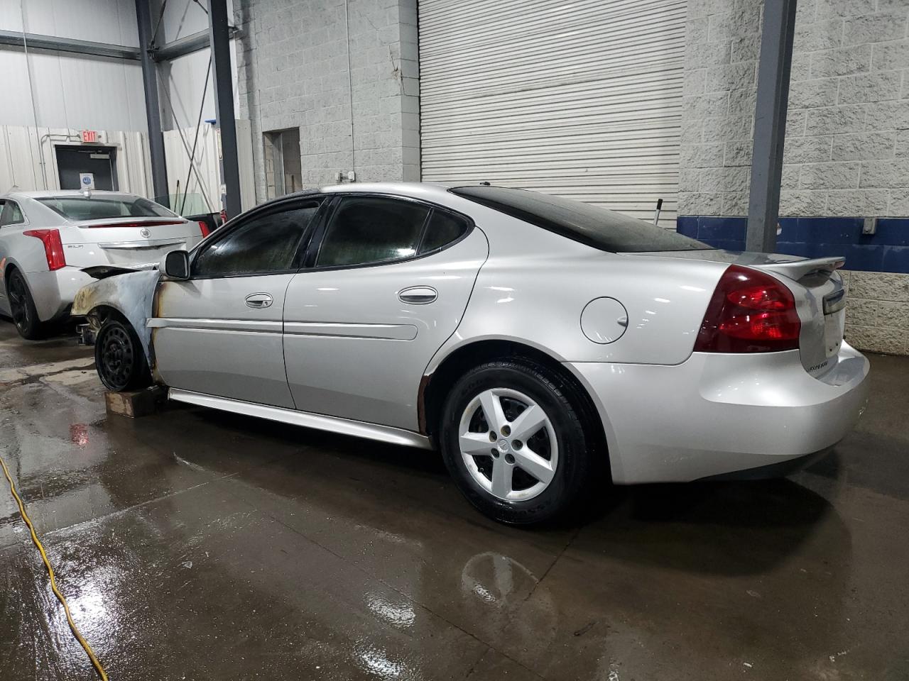 2008 Pontiac Grand Prix - Image 2