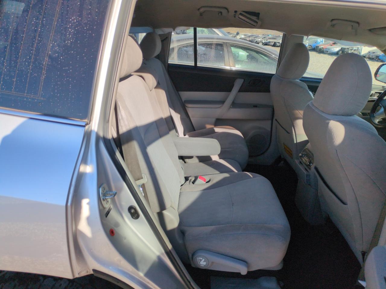 2013 Toyota Highlander - Image 10