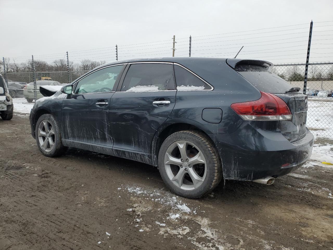 2013 Toyota Venza - Image 2