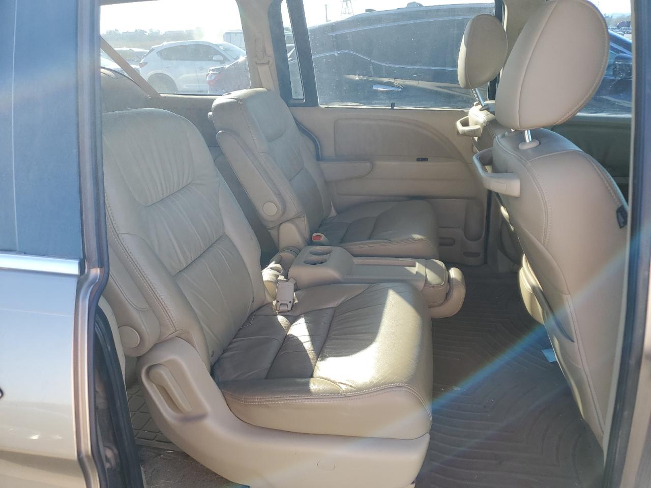 2010 Honda Odyssey - Image 11