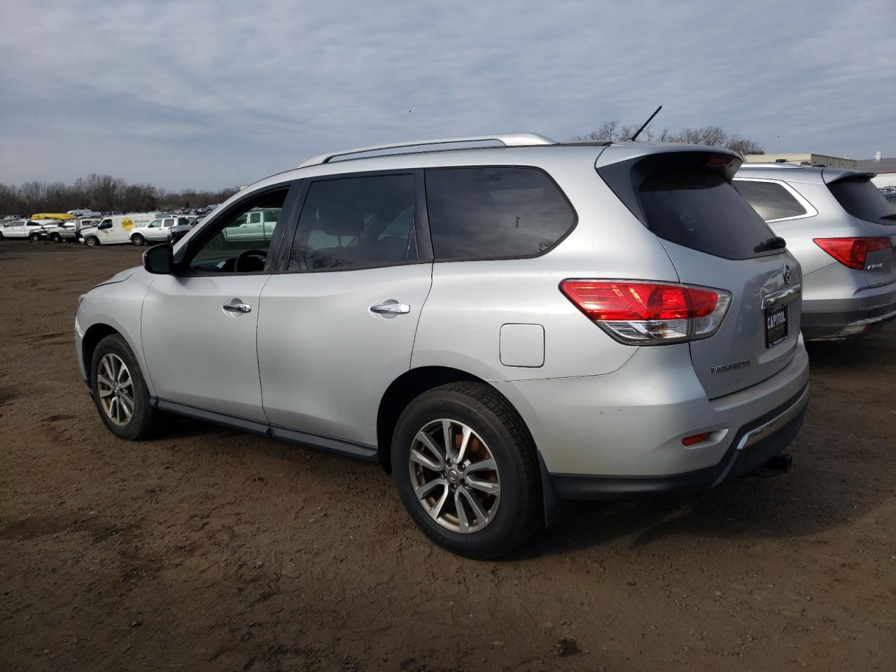2015 Nissan Pathfinder - Image 2