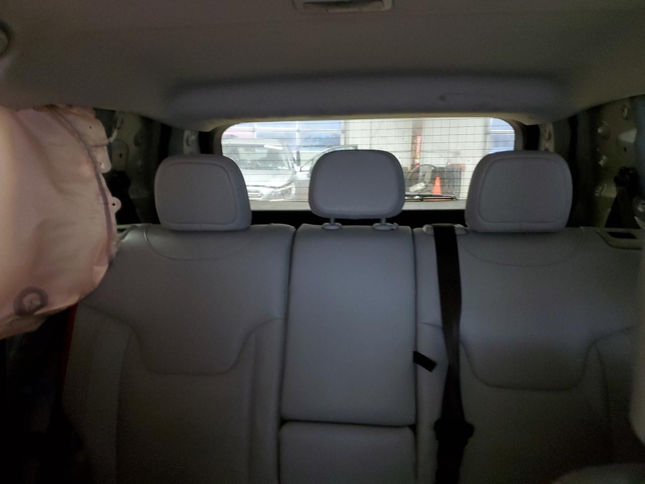 2015 Jeep Renegade - Image 10