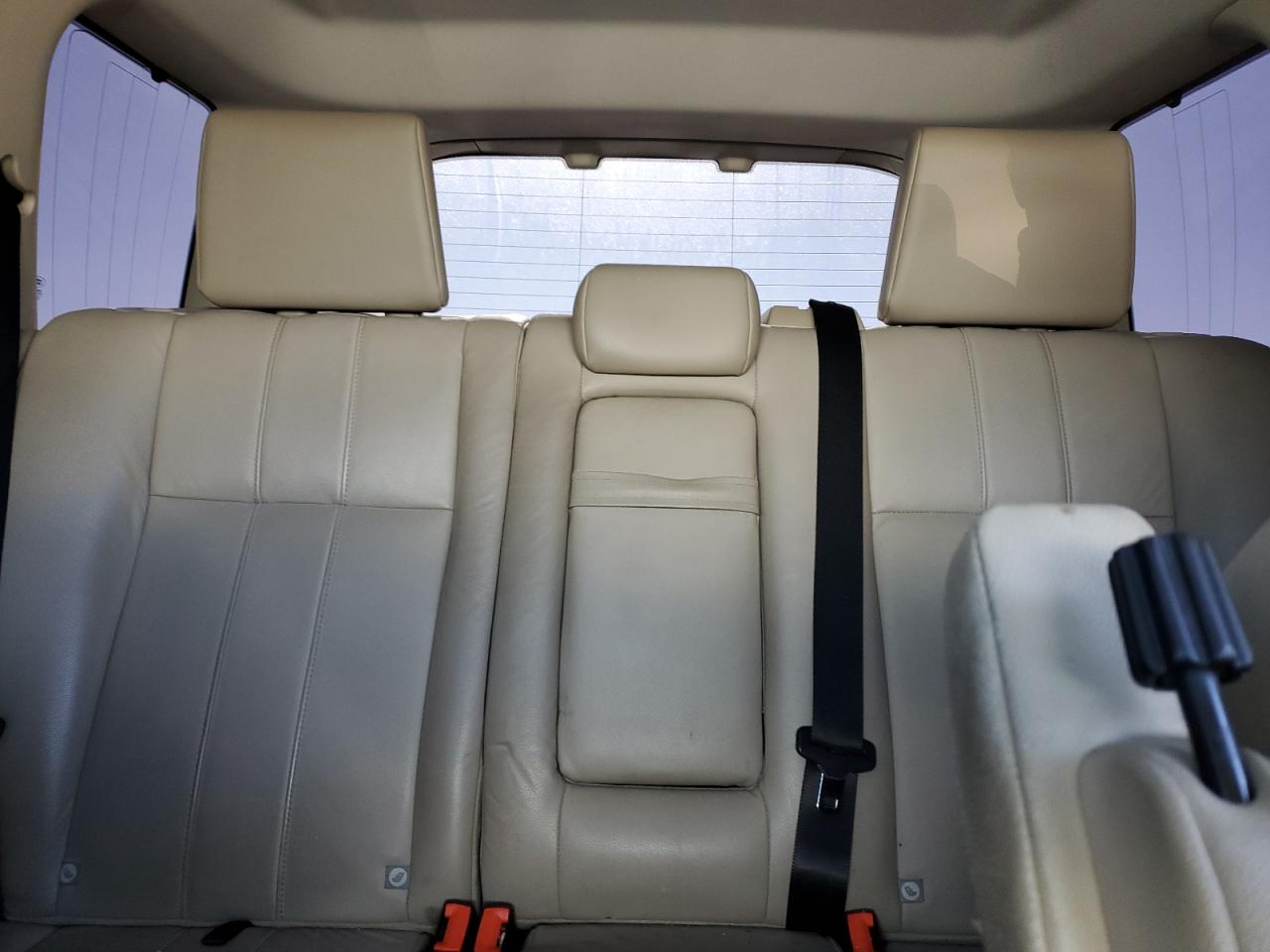 2011 Land Rover LR2 - Image 10