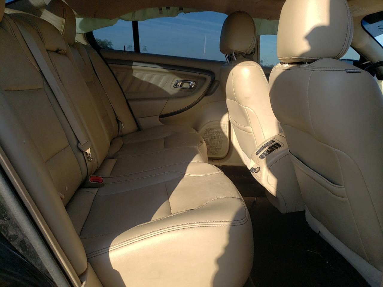2014 Ford Taurus - Image 10