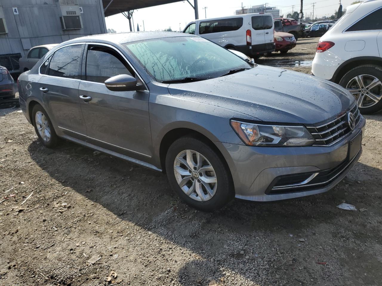 2017 Volkswagen Passat - Image 4