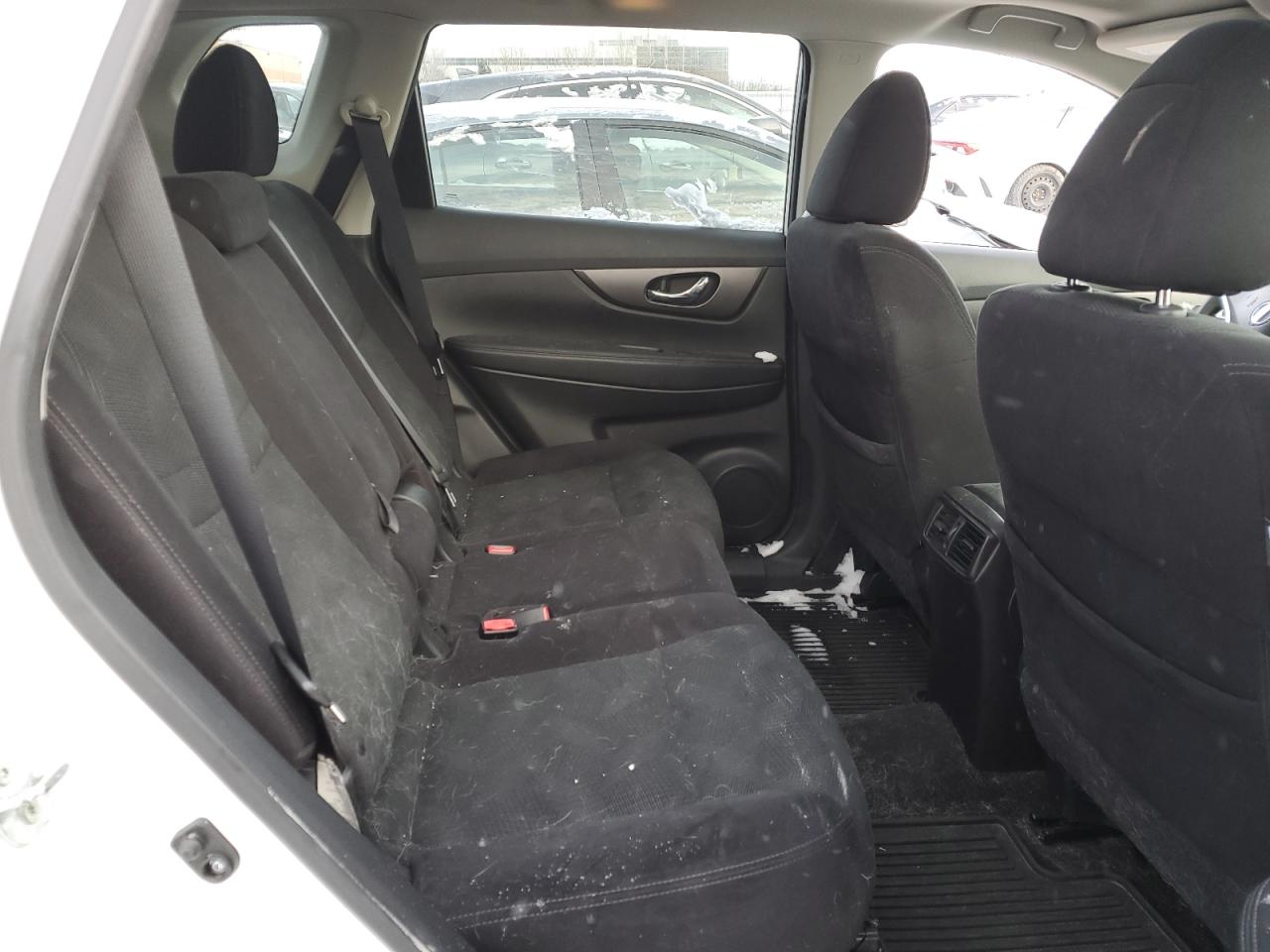 2015 Nissan Rogue - Image 11