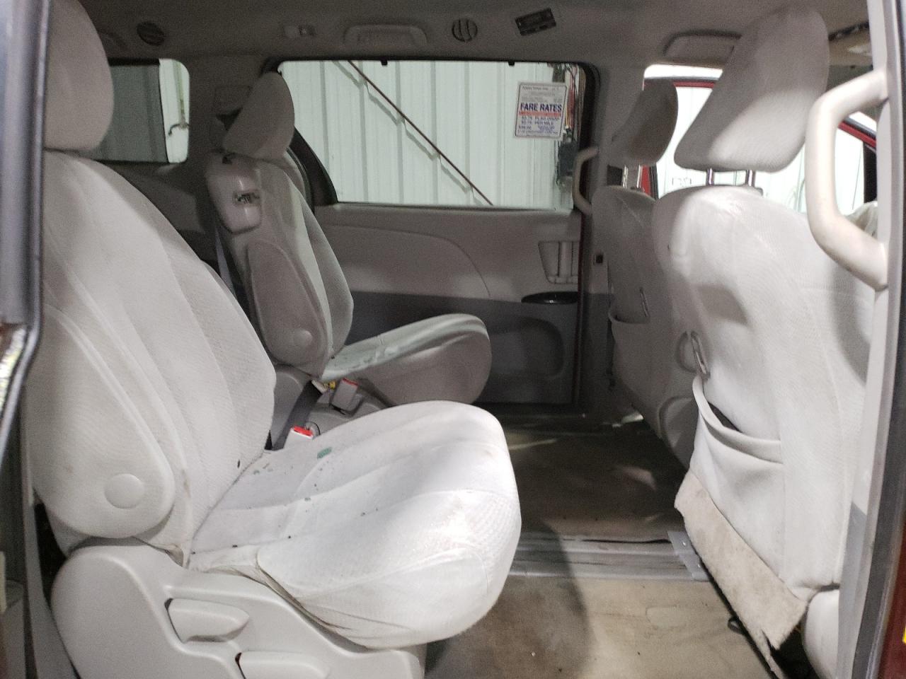 2014 Toyota Sienna - Image 11