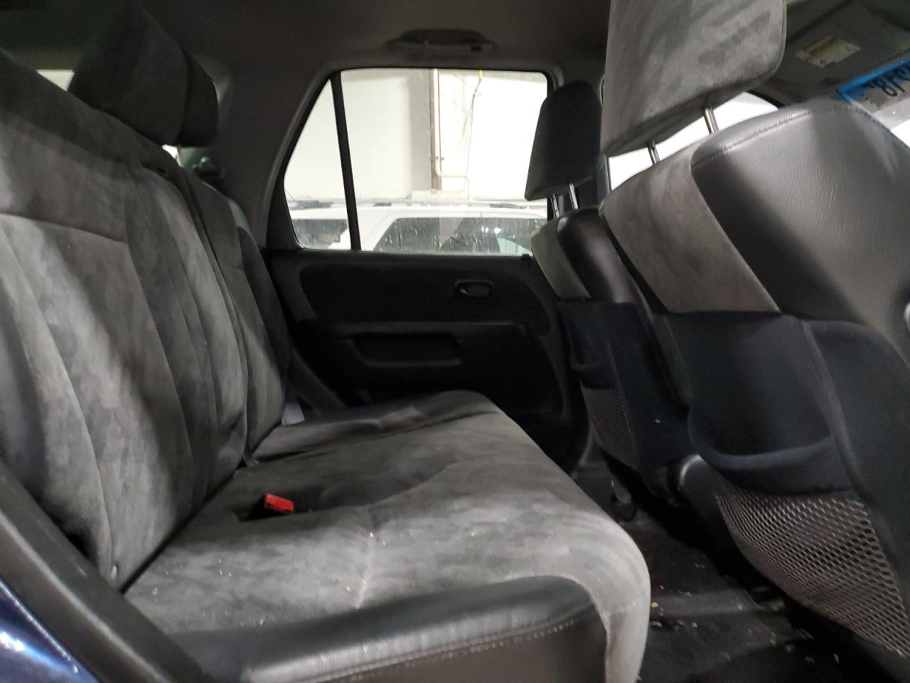 2004 Honda CR-V - Image 11