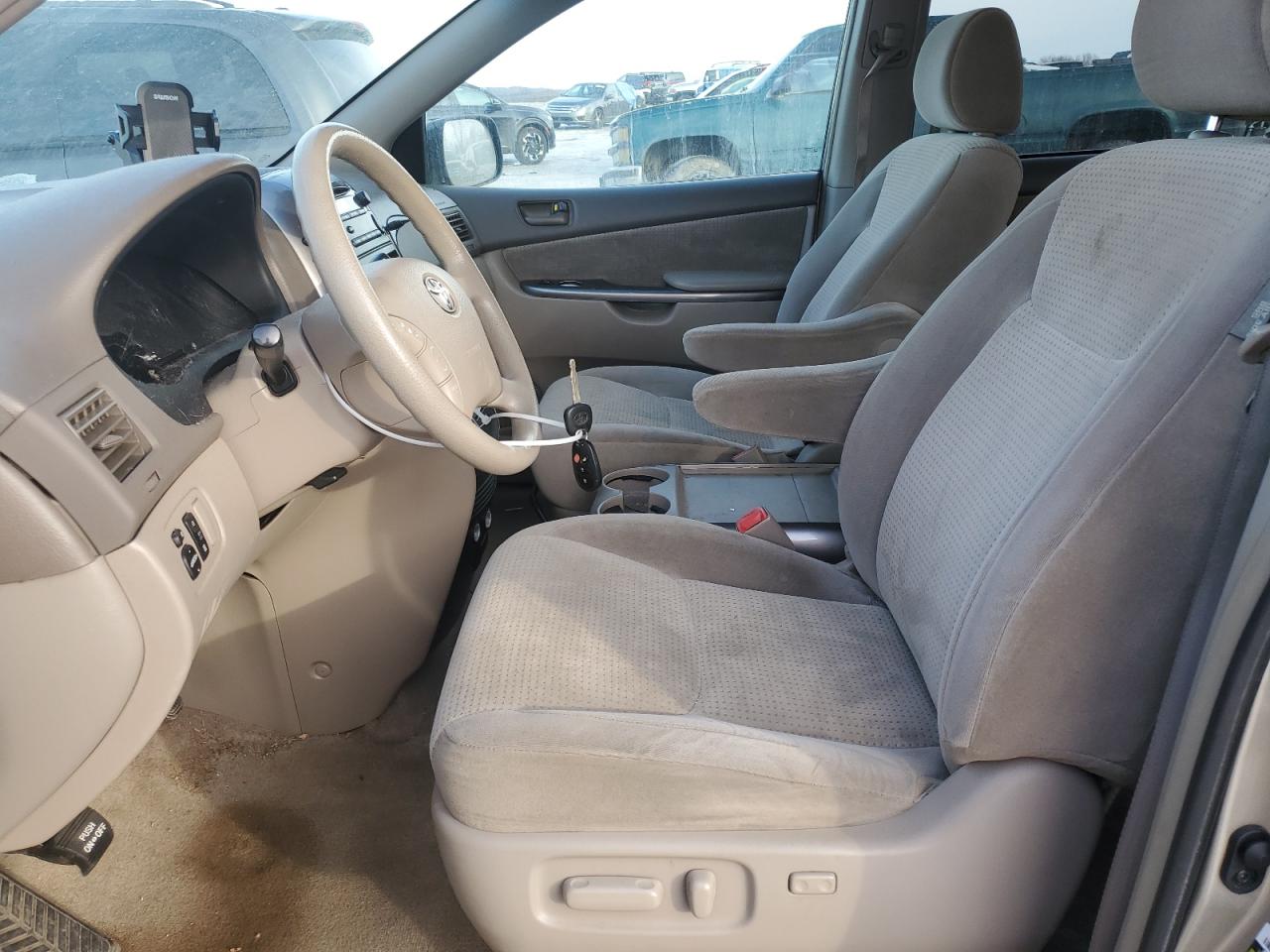 2007 Toyota Sienna - Image 7