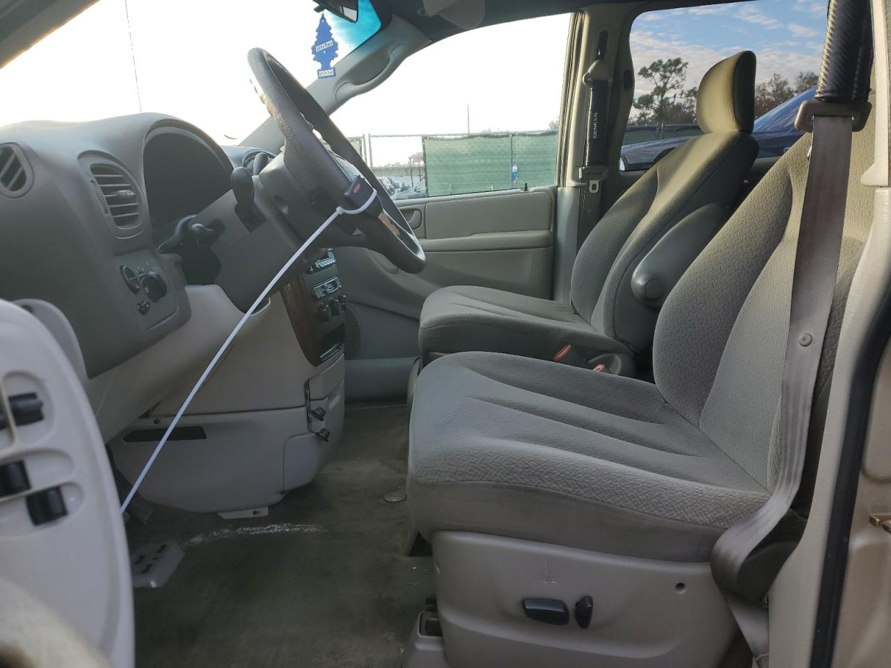 2005 Chrysler Town & Country - Image 7