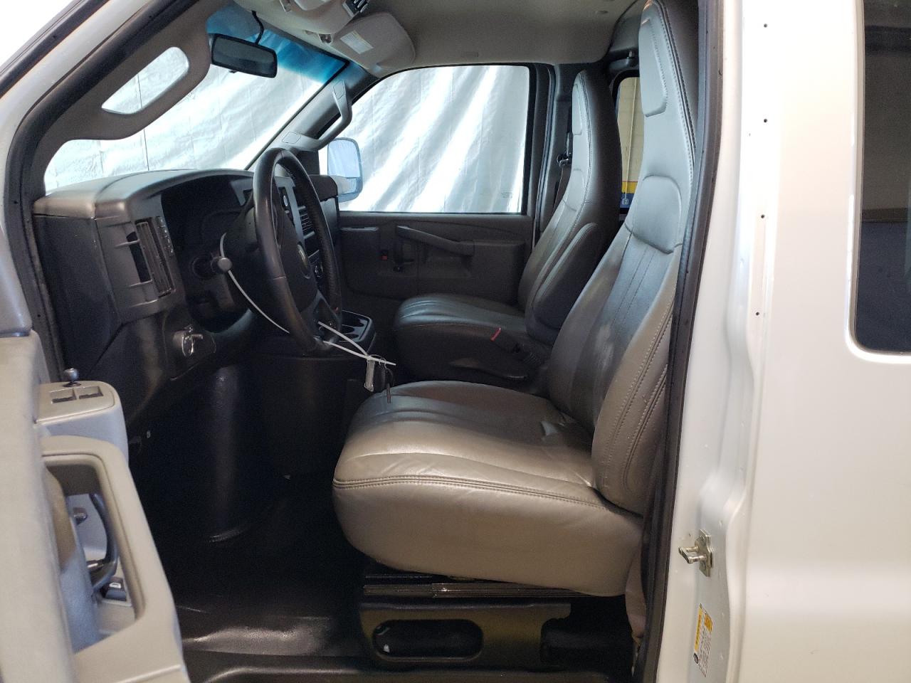 2022 Chevrolet Express - Image 7