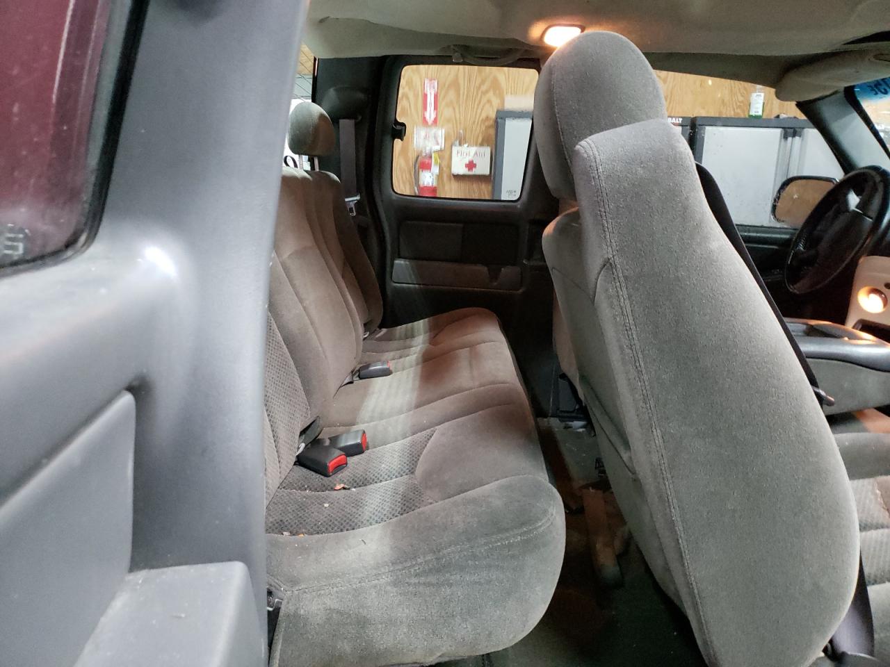 2005 Chevrolet Silverado - Image 10