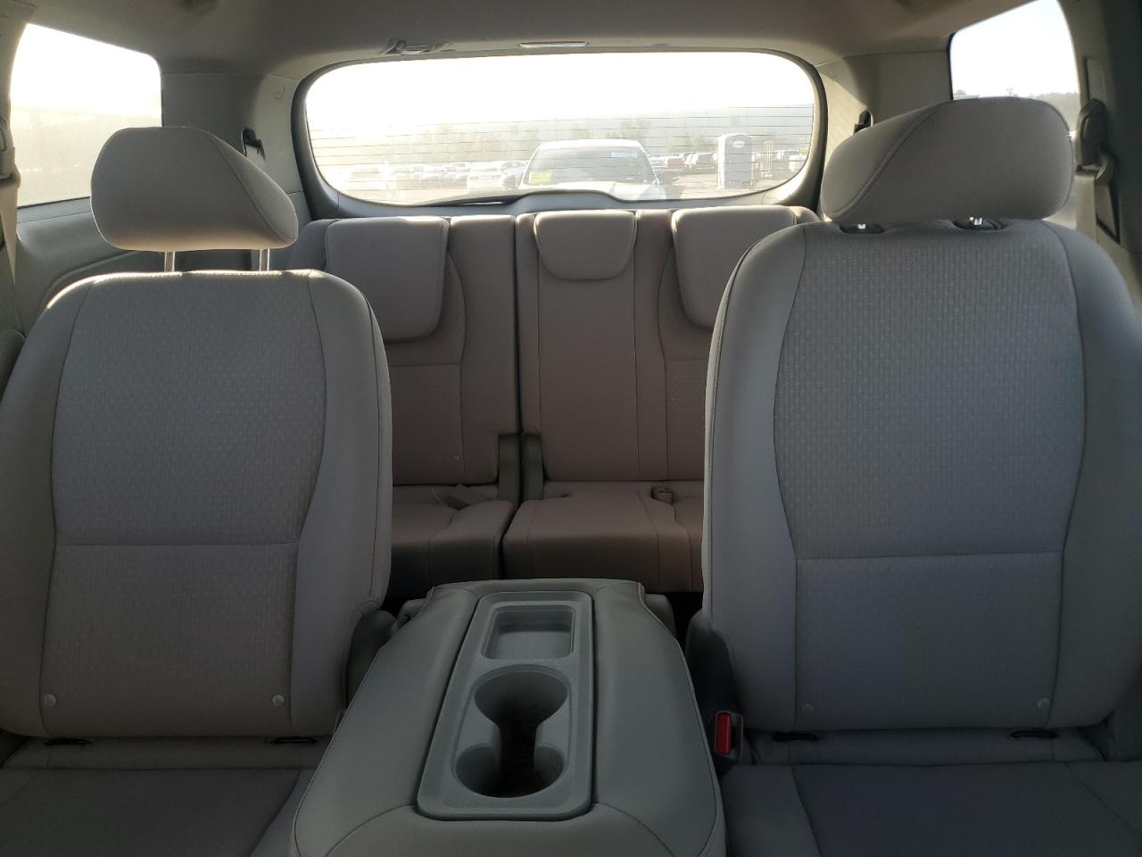 2016 Kia Sedona - Image 10