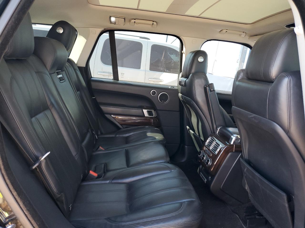 2015 Land Rover Range Rover - Image 11