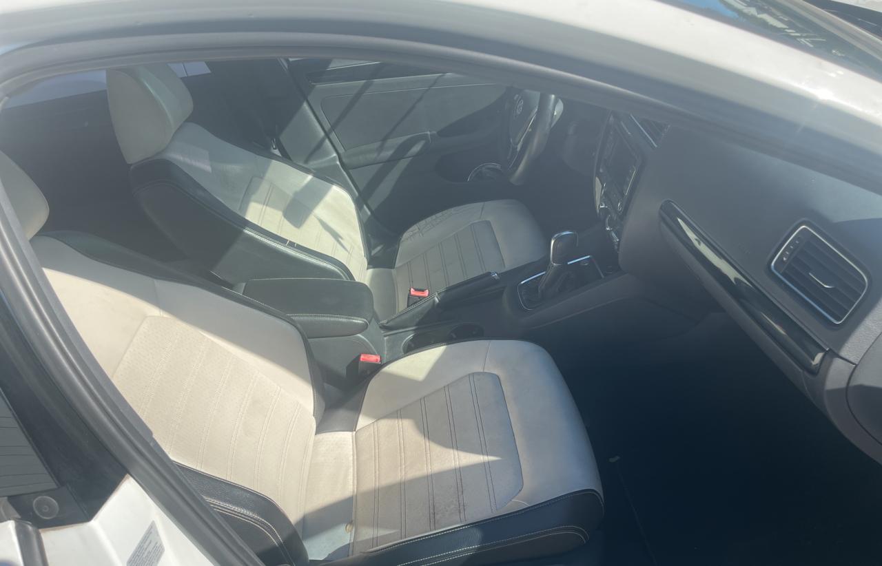 2015 Volkswagen Jetta - Image 5