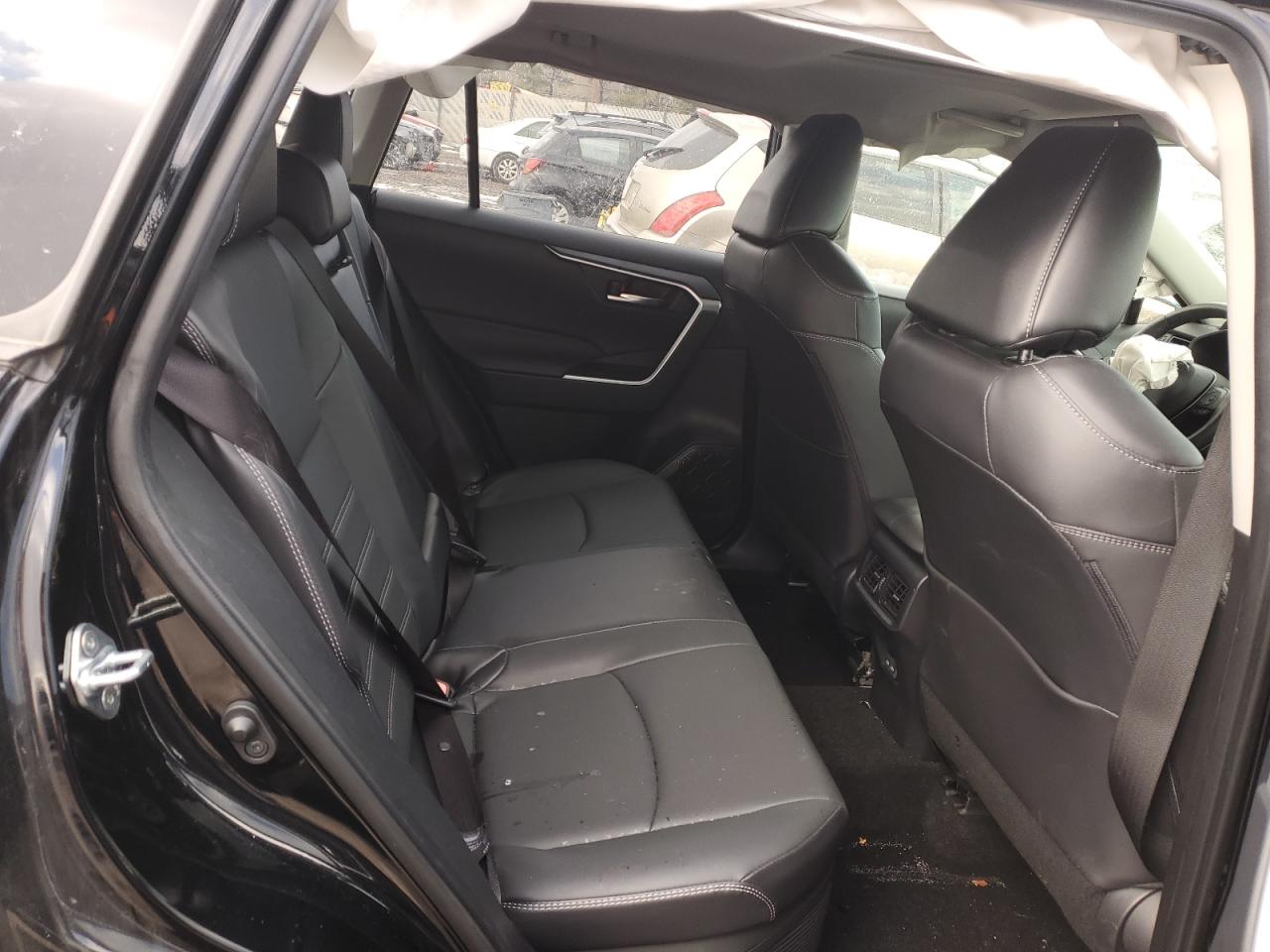 2023 Toyota RAV 4 - Image 12