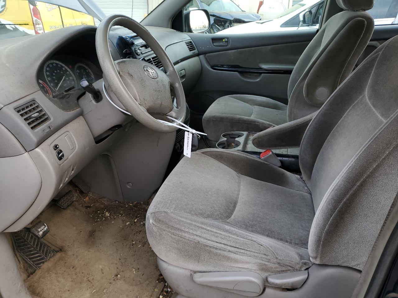 2005 Toyota Sienna - Image 7