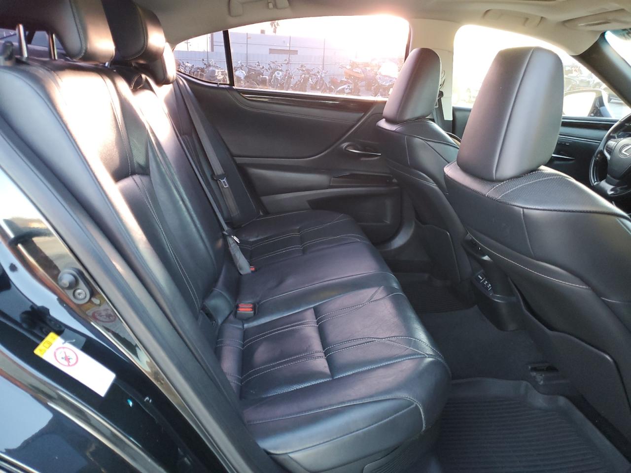2019 Lexus ES - Image 10