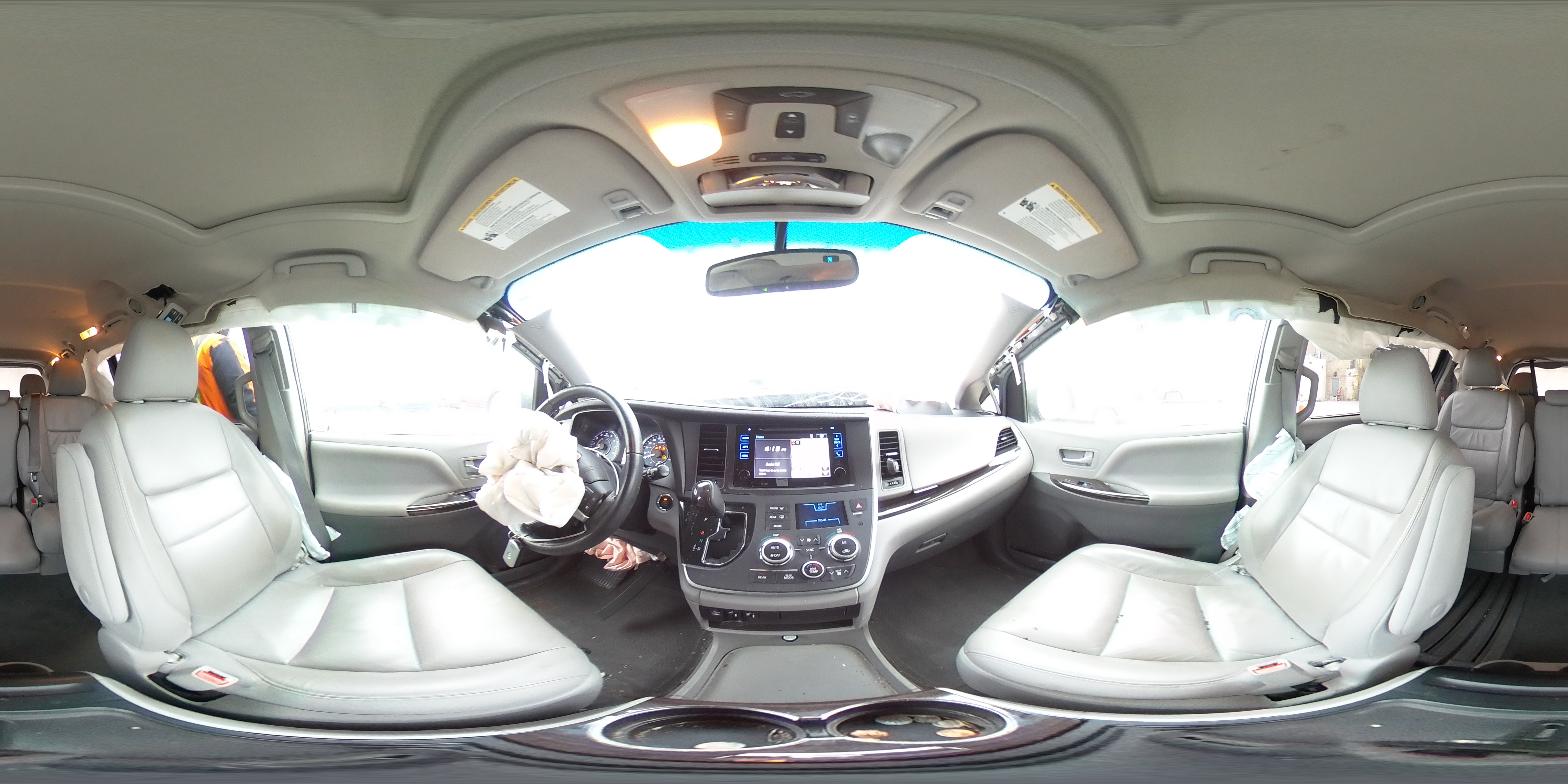 2016 Toyota Sienna - Image 14