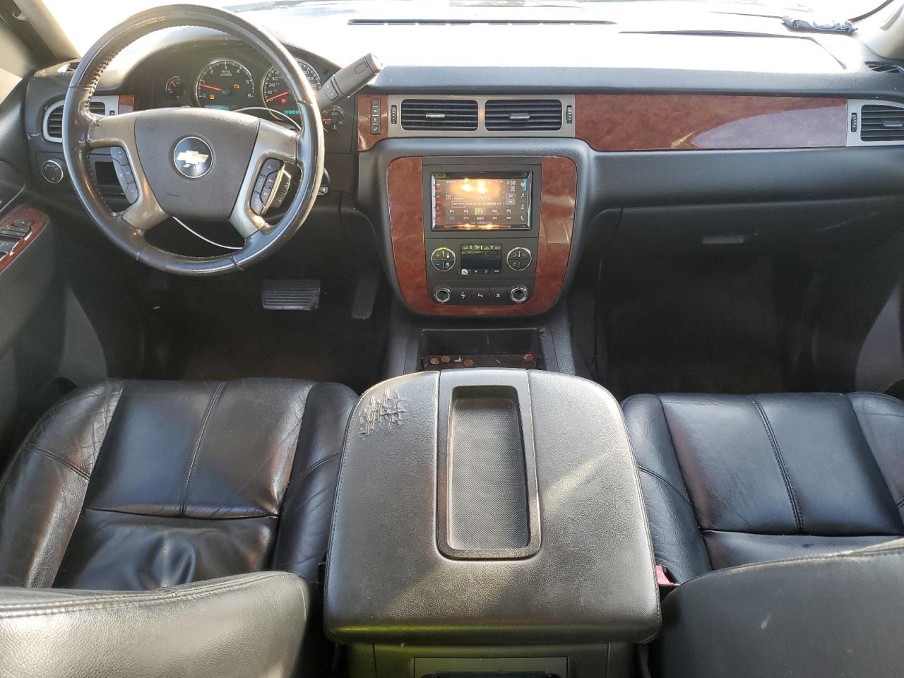 2011 Chevrolet Avalanche - Image 8
