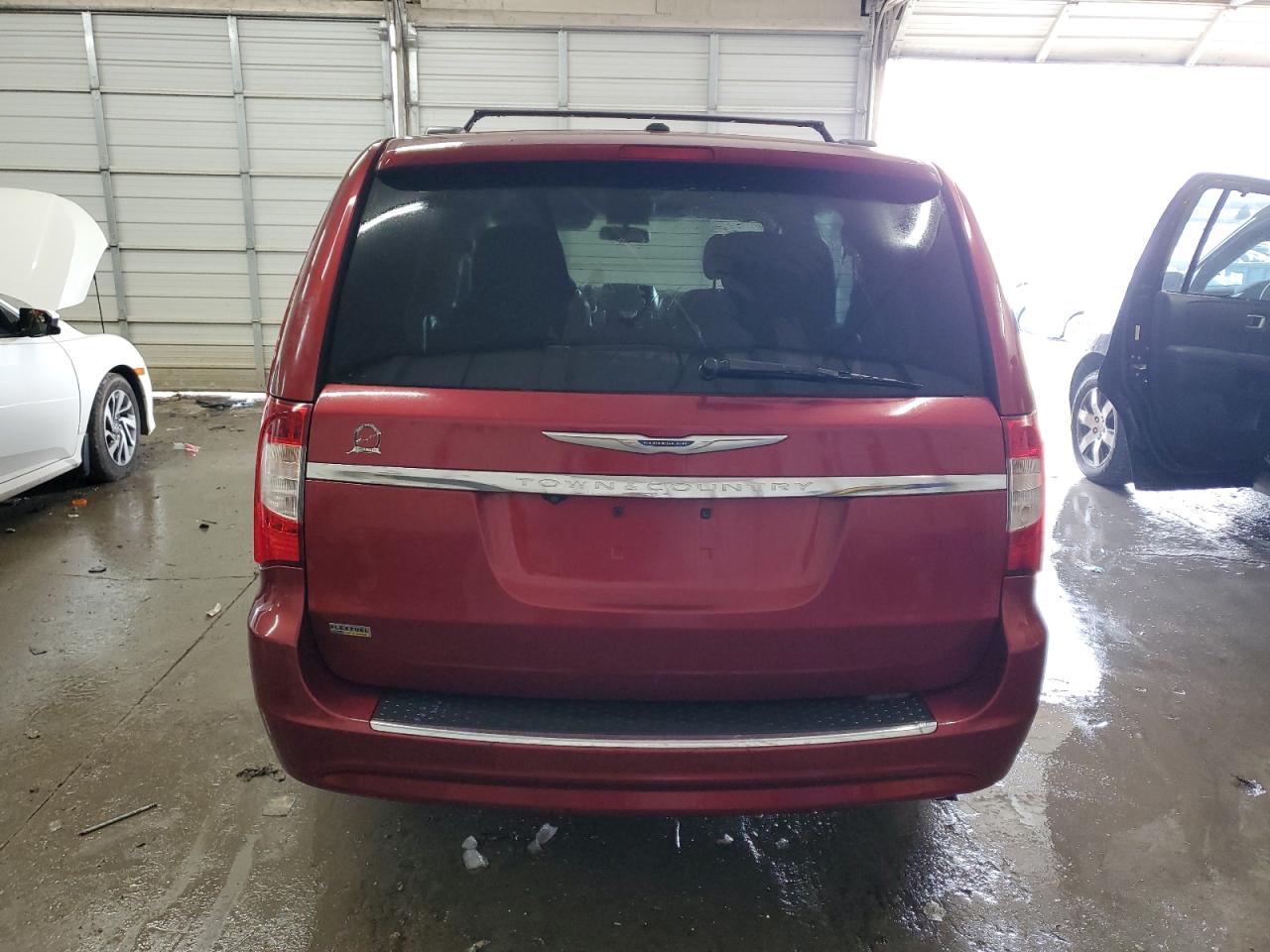 2014 Chrysler Town & Country - Image 6