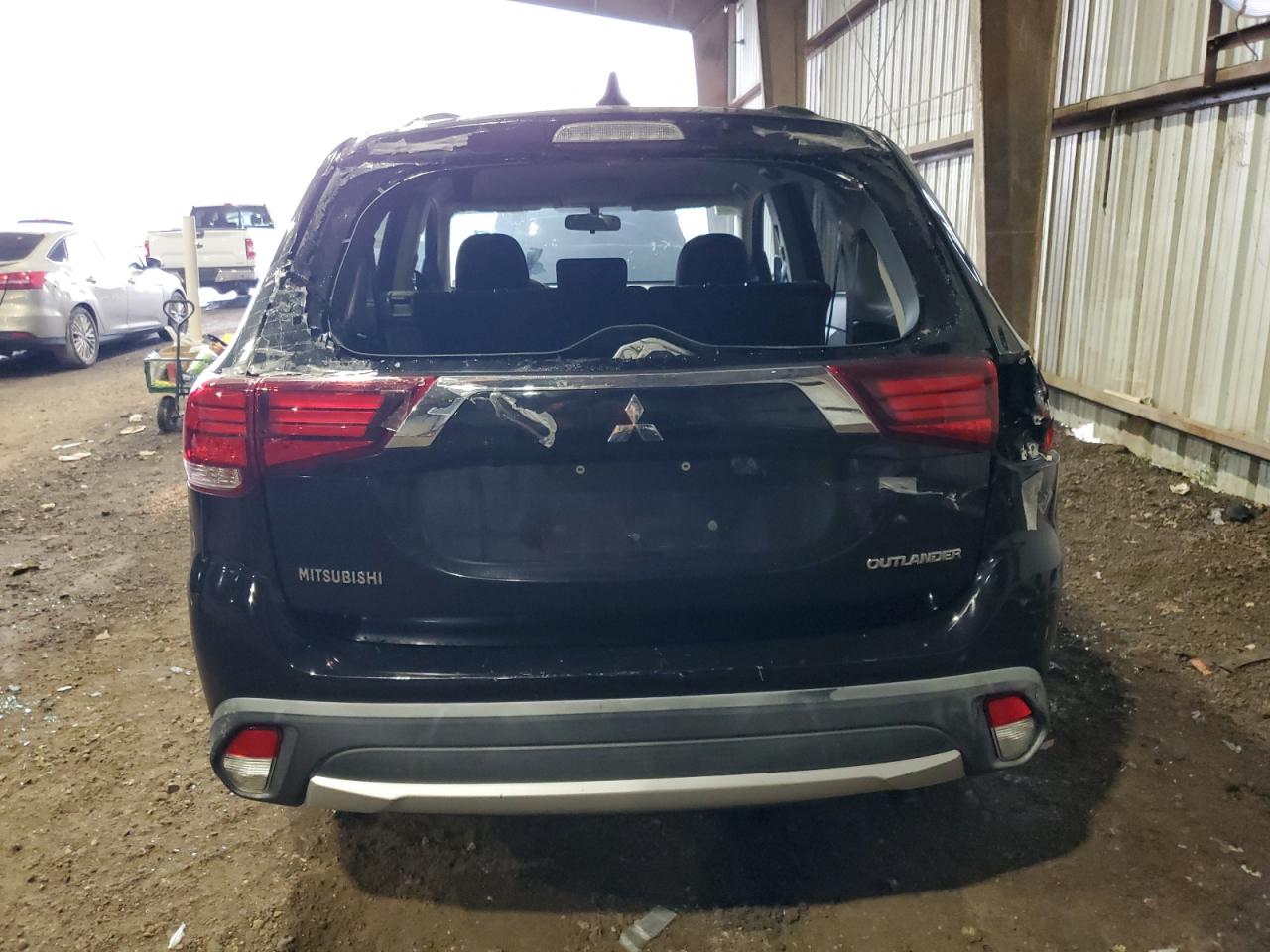 2018 Mitsubishi Outlander - Image 6