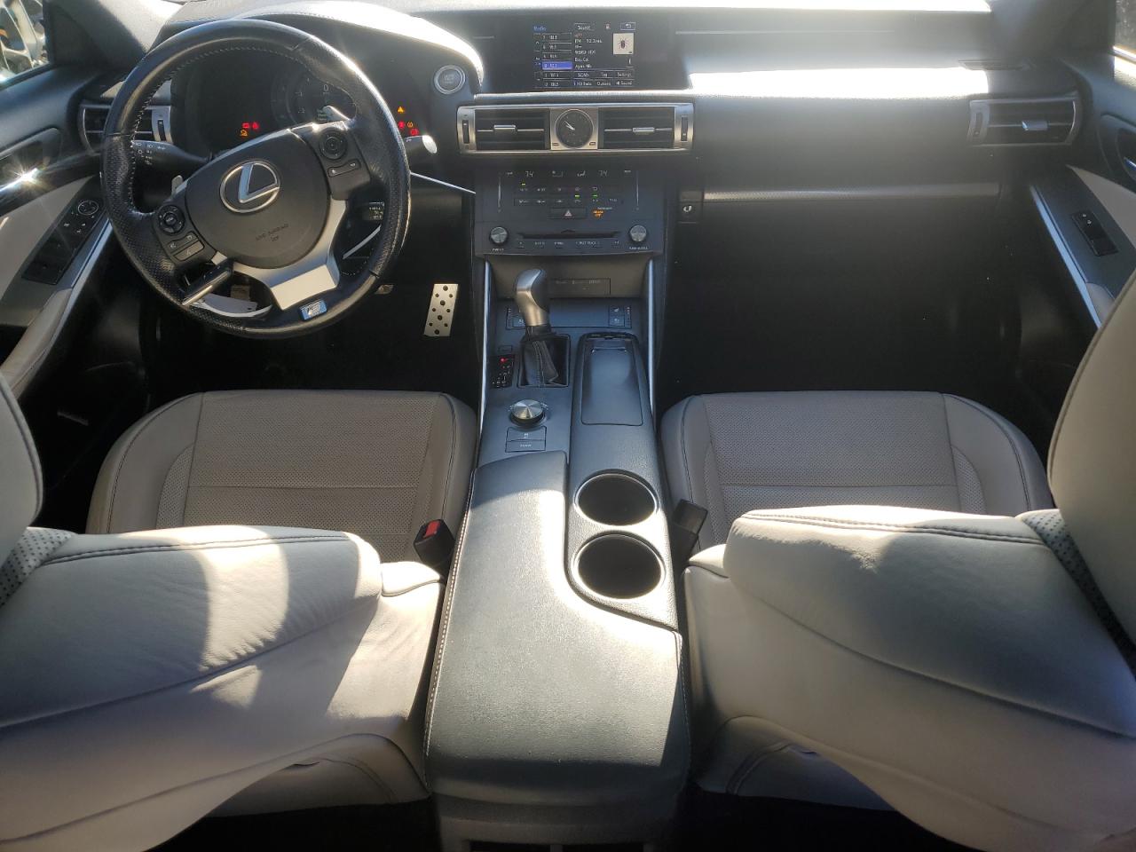 2016 Lexus IS - Image 8