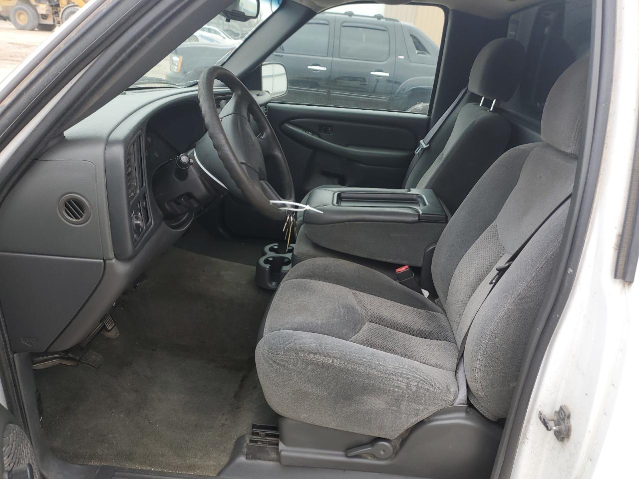 2003 Chevrolet Silverado - Image 7