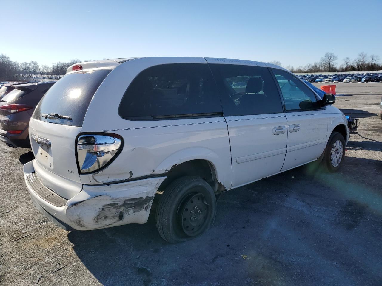 2005 Chrysler Town & Country - Image 3