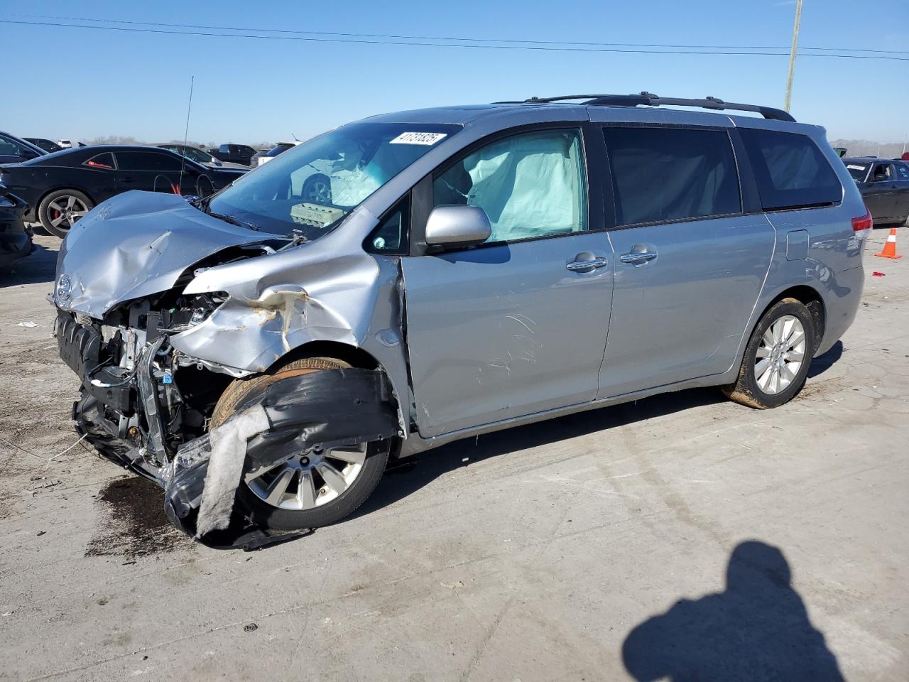 2014 Toyota Sienna - Image 1