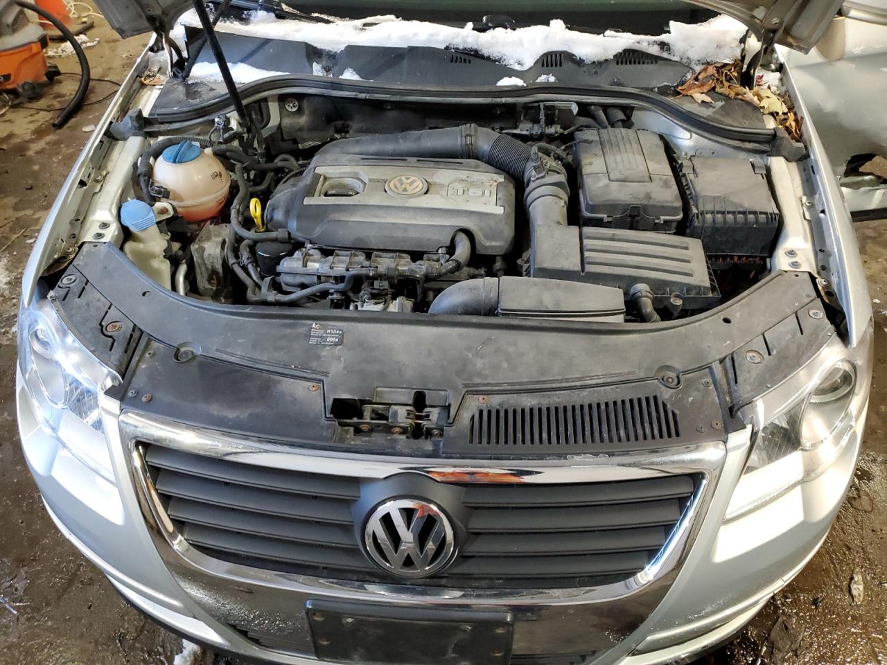 2010 Volkswagen Passat - Image 12