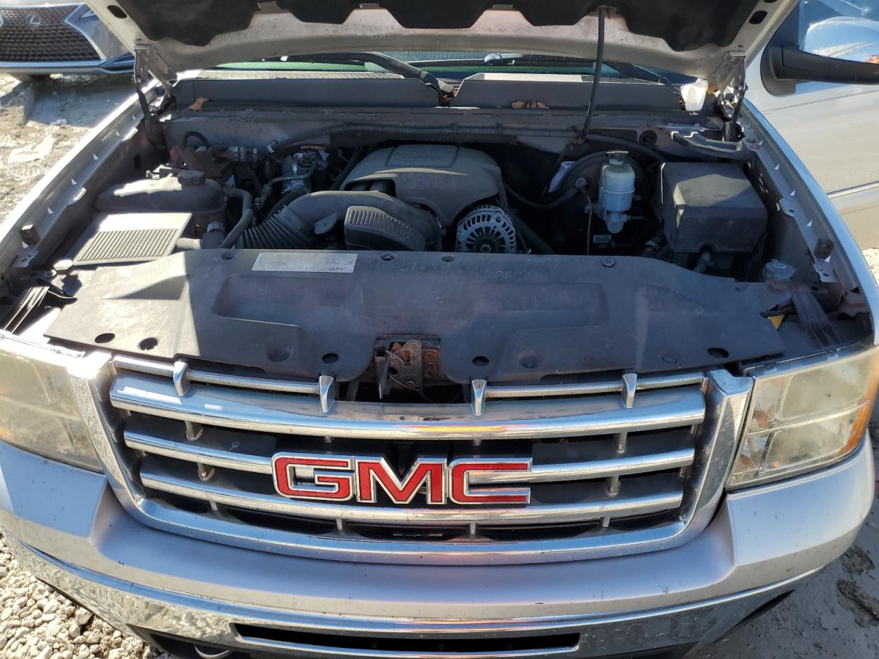 2010 GMC Sierra - Image 11