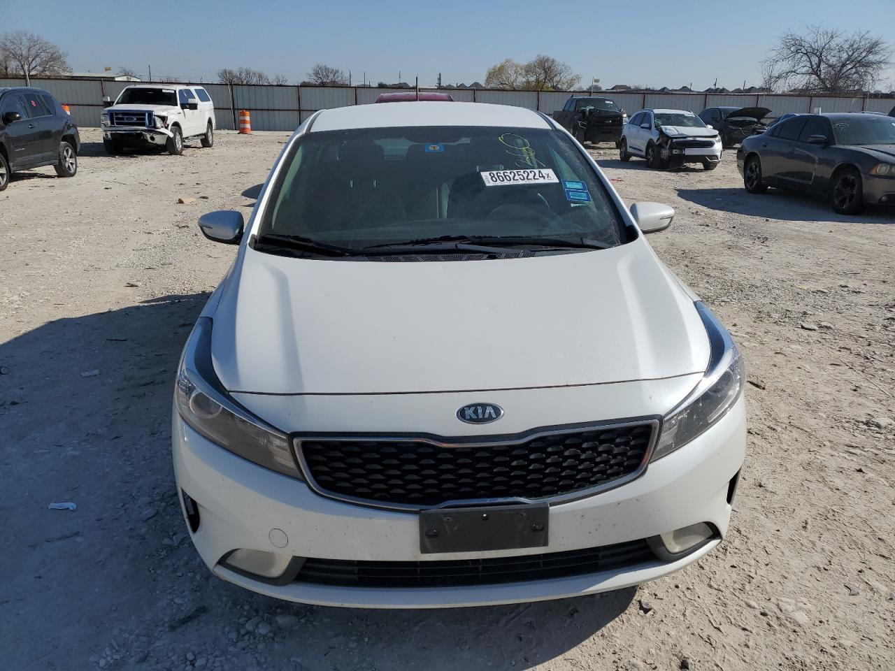 VIN KNAFX5A81H5673690 2017 KIA FORTE no.5