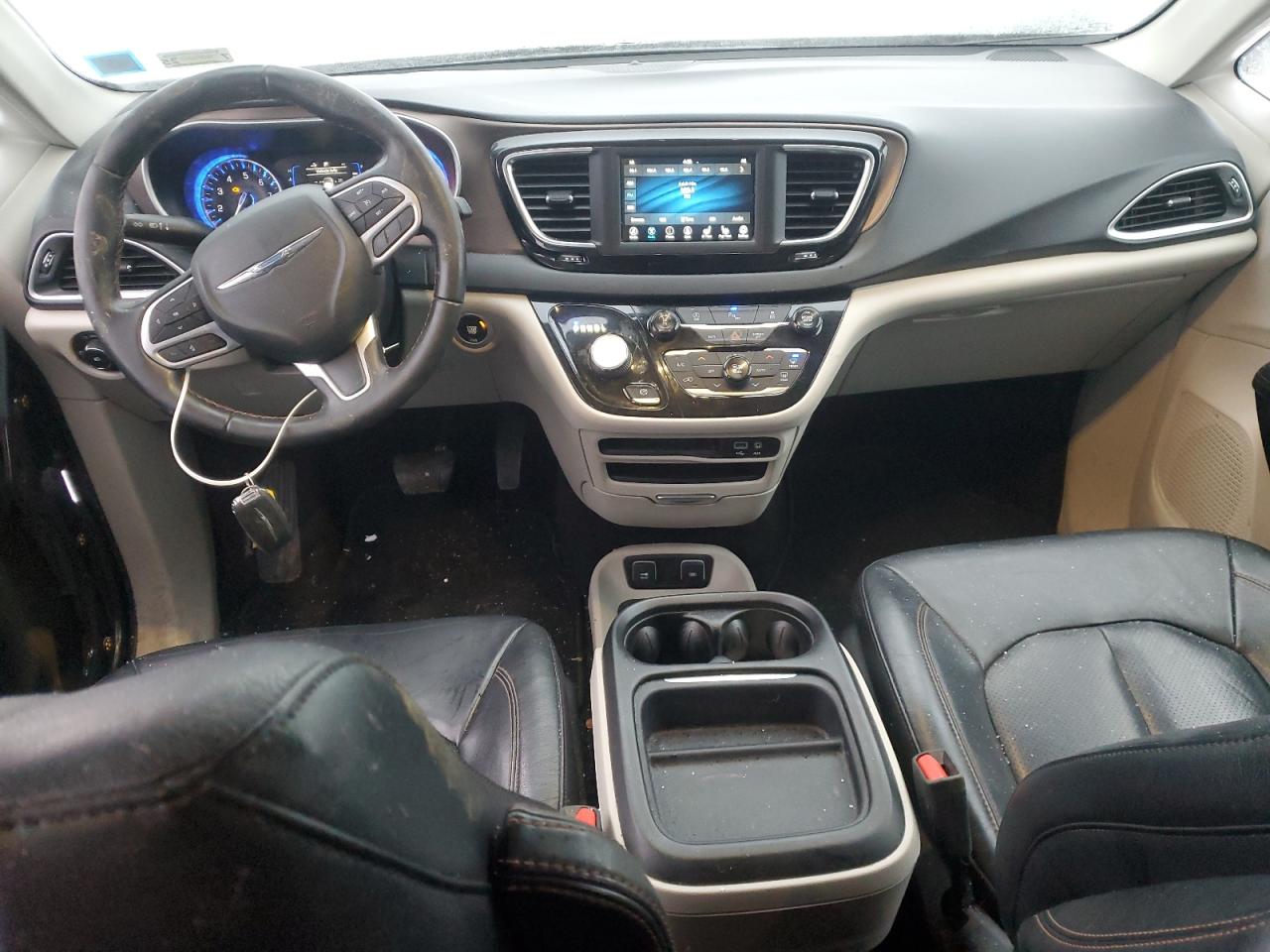 2018 Chrysler Pacifica - Image 8