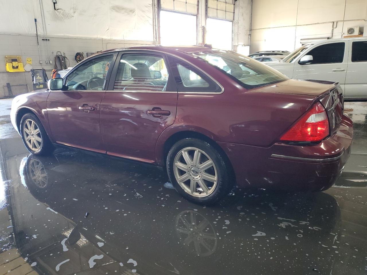 2007 Ford Five Hundred - Image 2