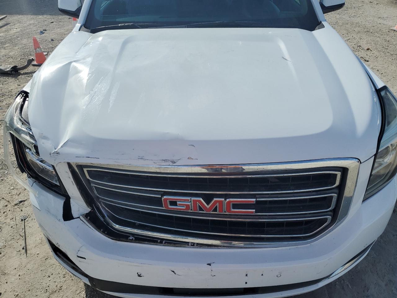 2016 GMC Yukon - Image 12