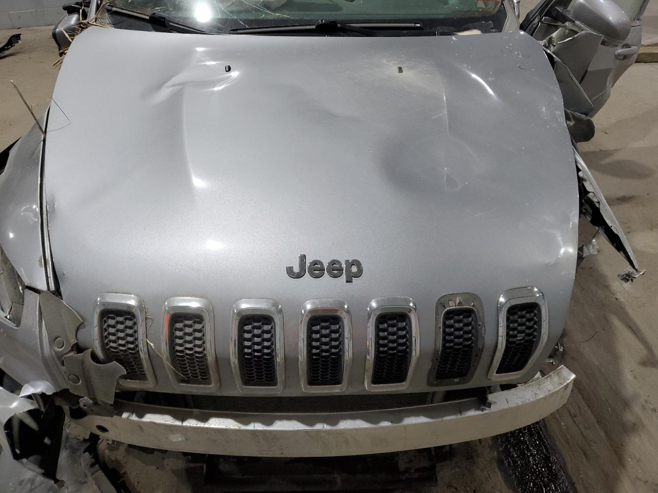 2017 Jeep Grand Cherokee - Image 12