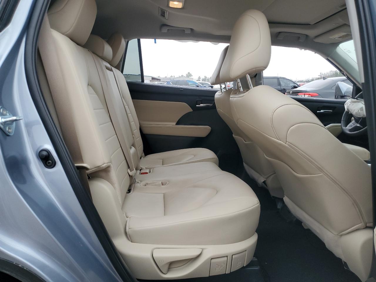 2024 Toyota Highlander - Image 11