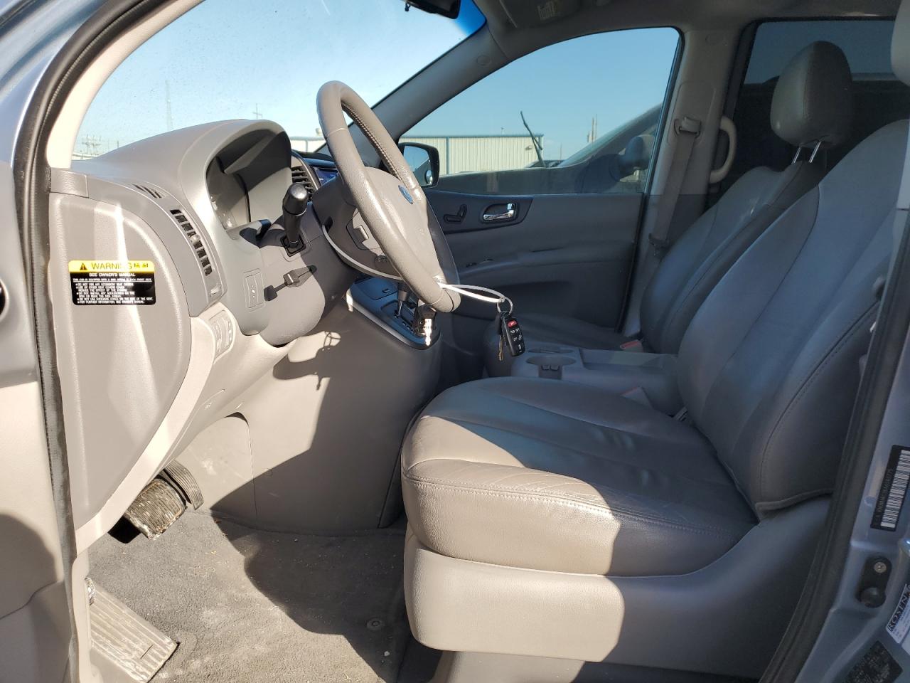 2010 Kia Sedona - Image 7