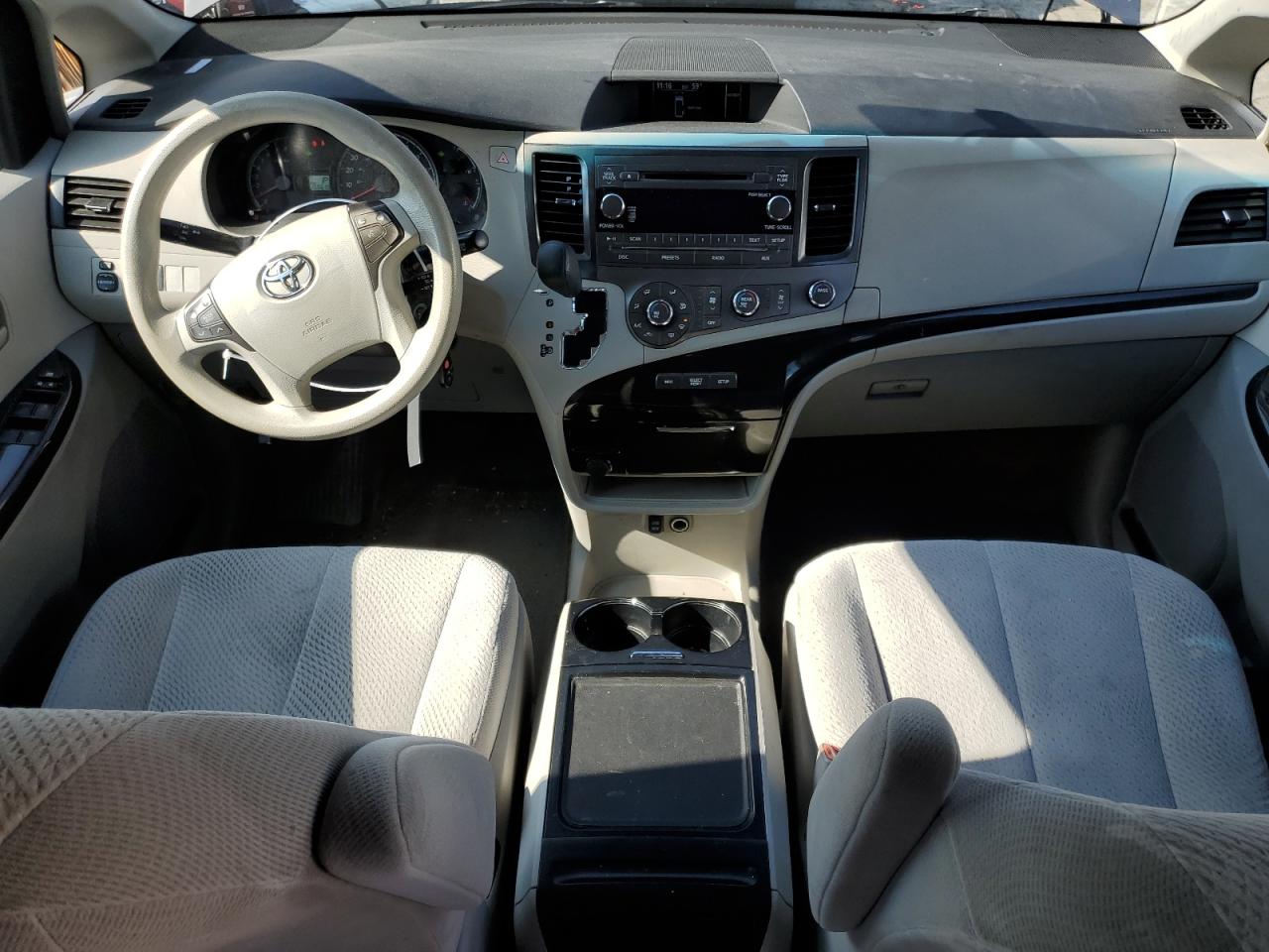 2012 Toyota Sienna - Image 8