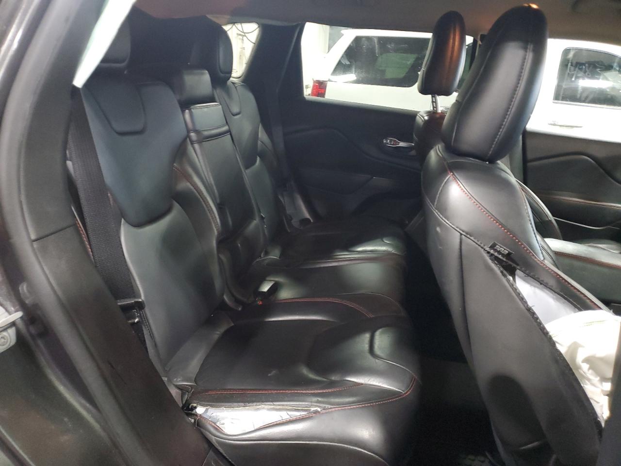 2016 Jeep Cherokee - Image 11