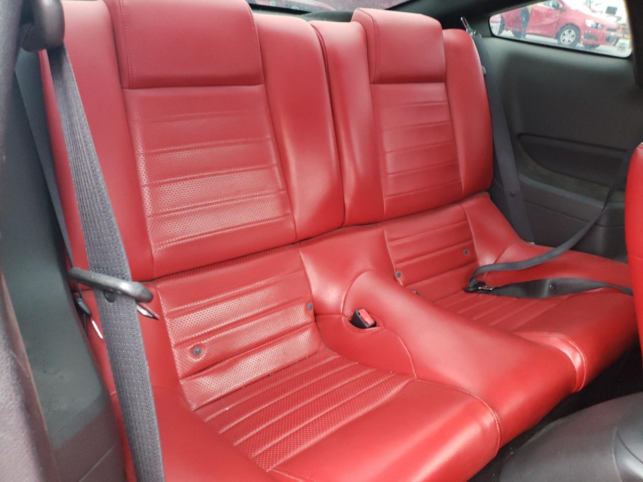 2005 Ford Mustang - Image 10