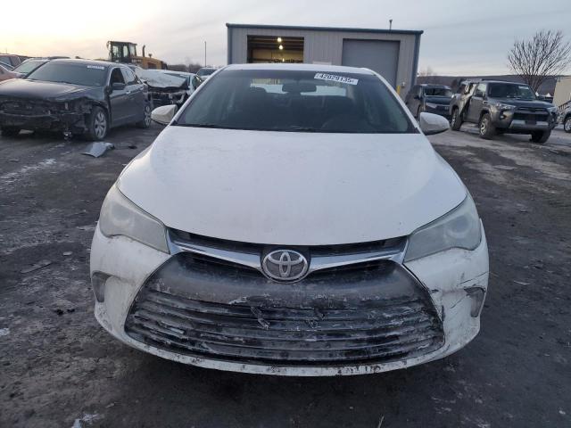Sedans TOYOTA CAMRY 2015 Biały
