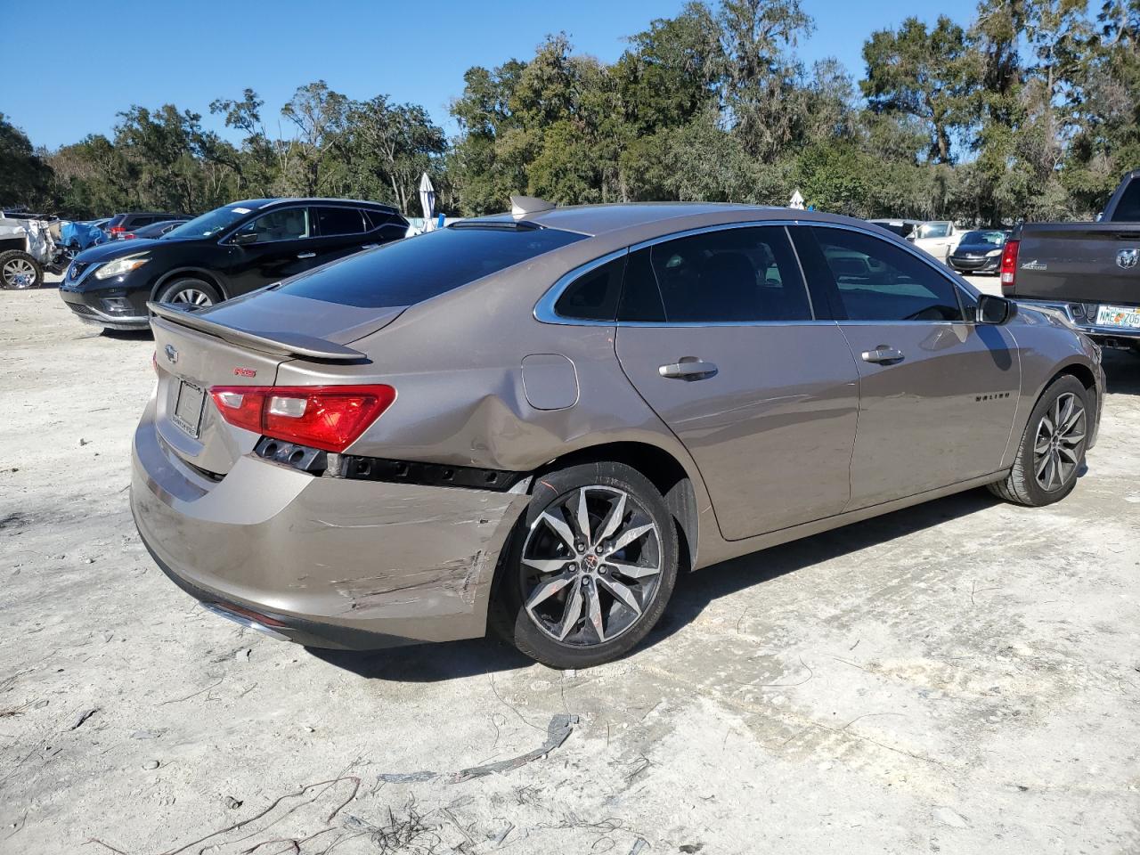2022 Chevrolet Malibu - Image 3