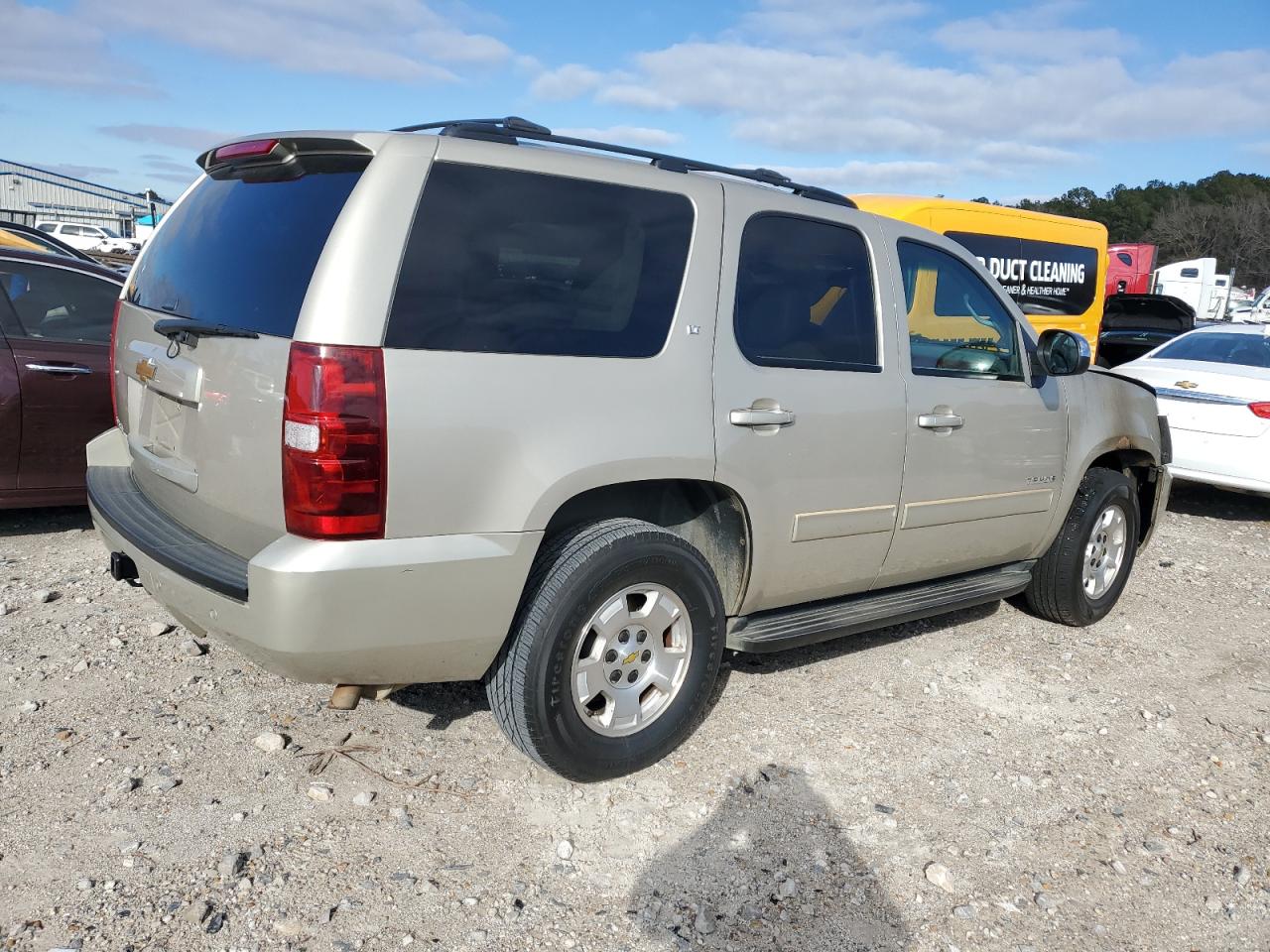 VIN 1GNSCBE01DR233074 2013 CHEVROLET TAHOE no.3