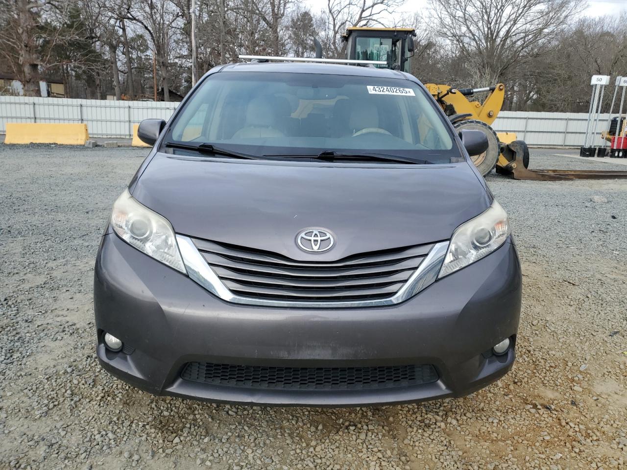 2011 Toyota Sienna - Image 5